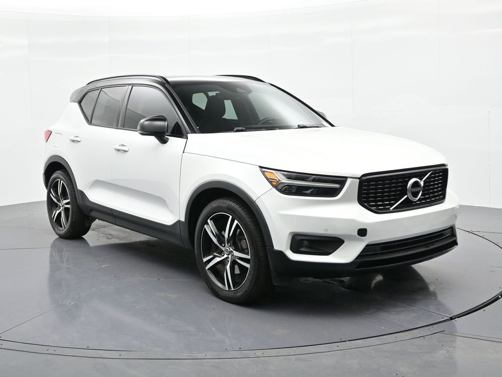 Volvo XC40 Vehicle Full-screen Gallery Image 4