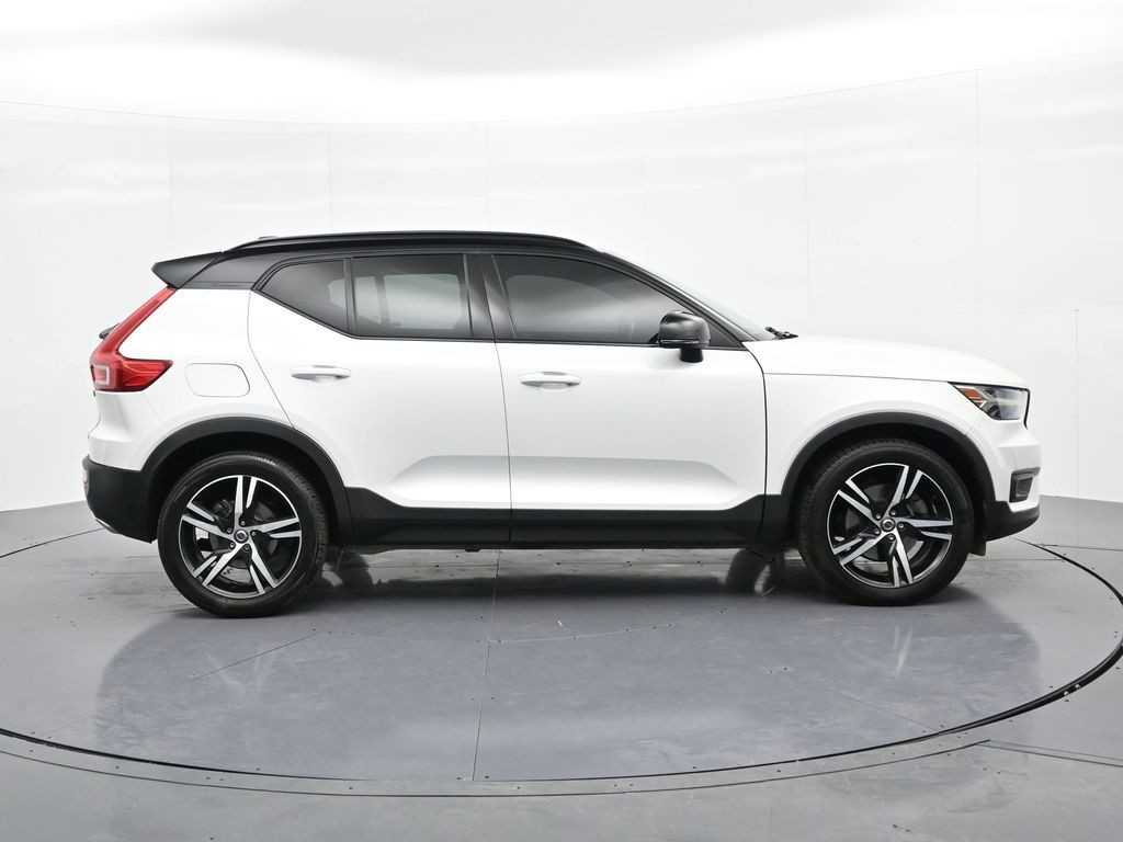 Volvo XC40 Vehicle Full-screen Gallery Image 5