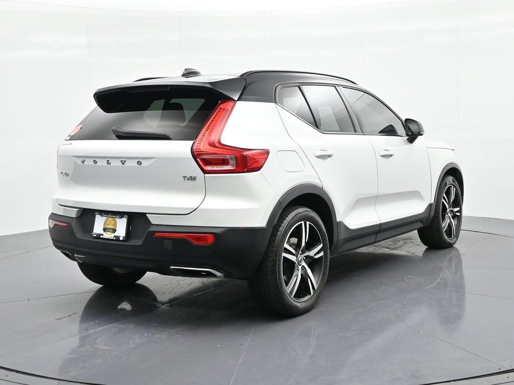 Volvo XC40 Vehicle Full-screen Gallery Image 6