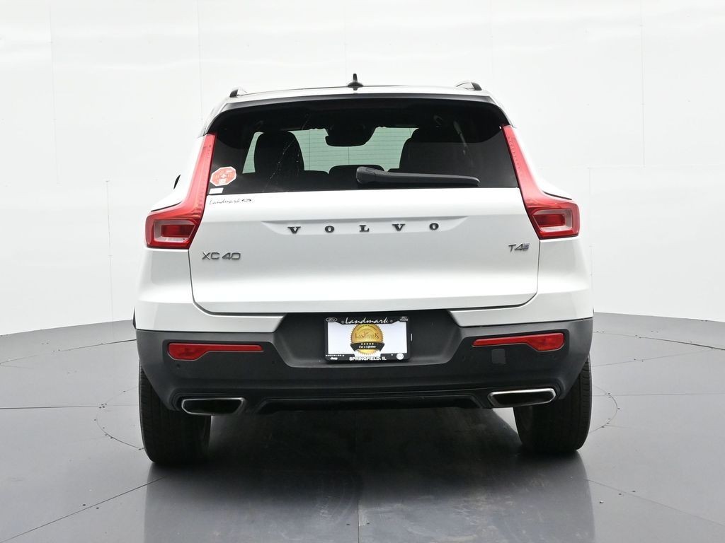 Volvo XC40 Vehicle Full-screen Gallery Image 7