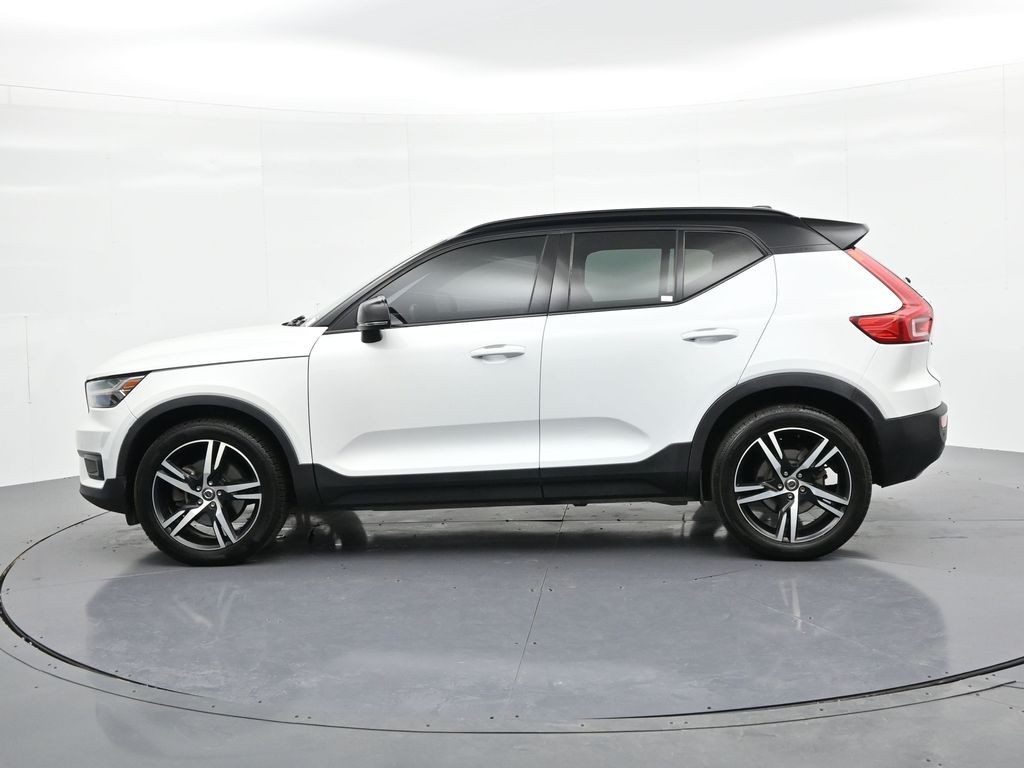 Volvo XC40 Vehicle Full-screen Gallery Image 9