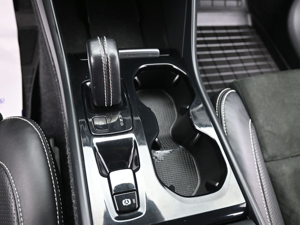 Volvo XC40 Vehicle Full-screen Gallery Image 12