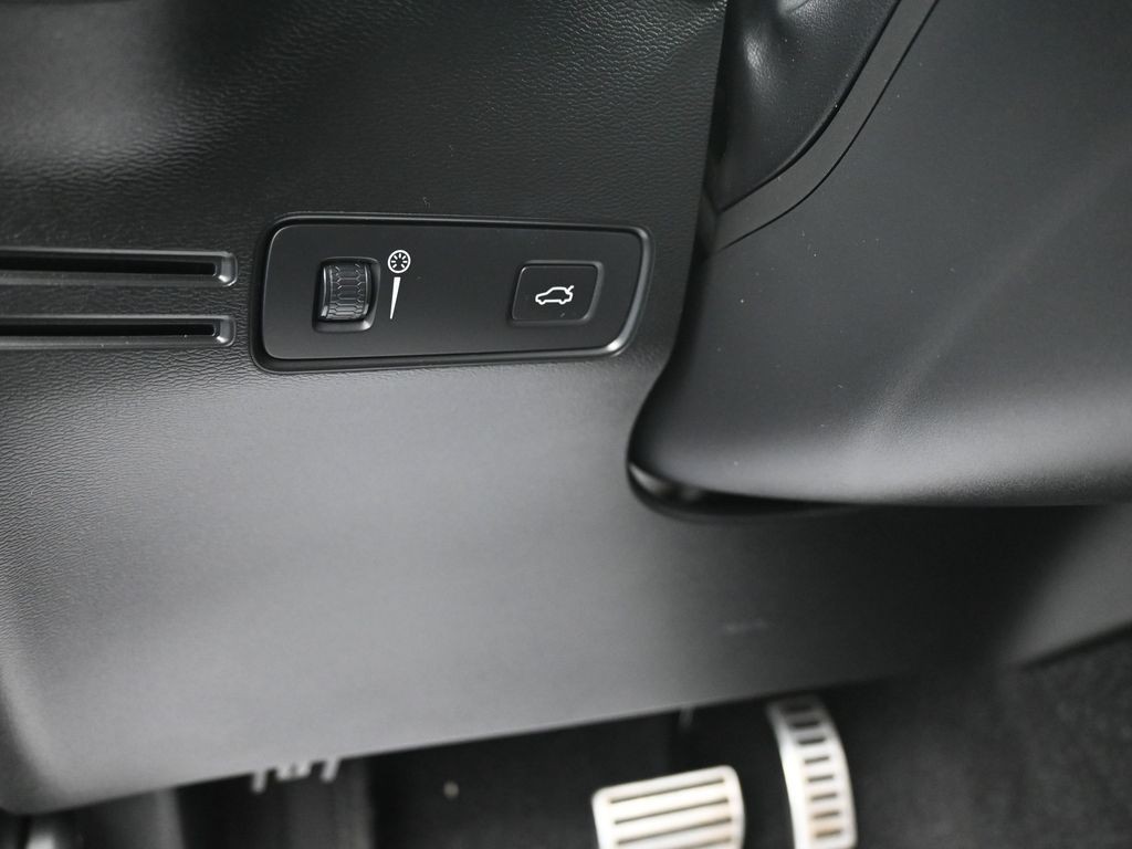 Volvo XC40 Vehicle Full-screen Gallery Image 14