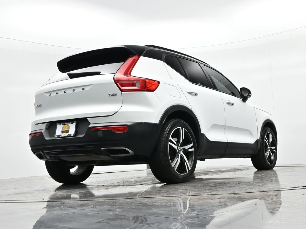 Volvo XC40 Vehicle Full-screen Gallery Image 23