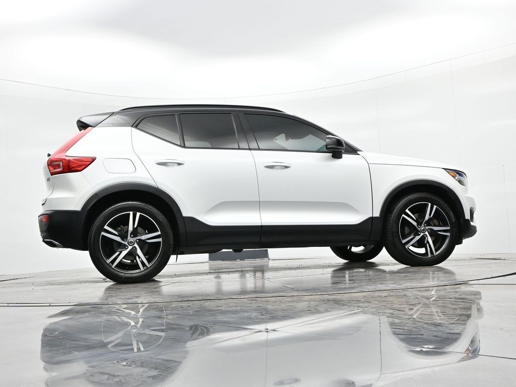 Volvo XC40 Vehicle Full-screen Gallery Image 24