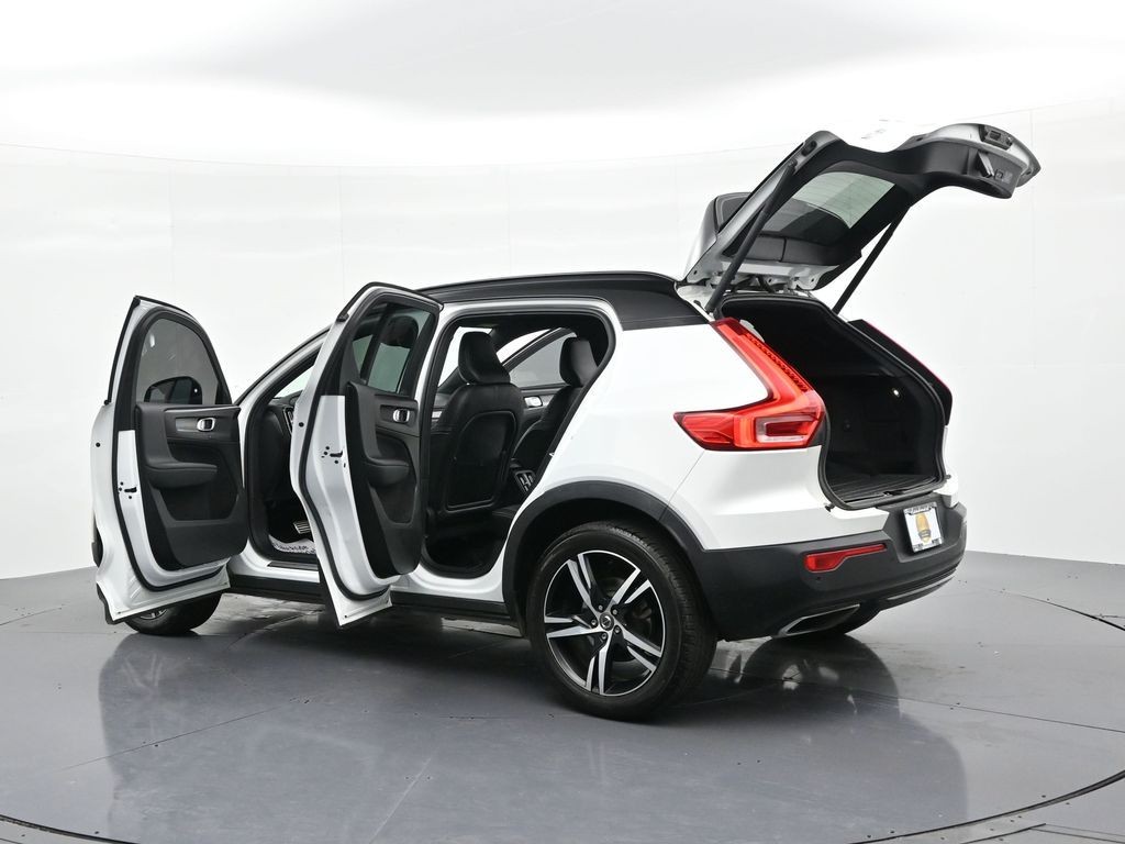Volvo XC40 Vehicle Full-screen Gallery Image 26