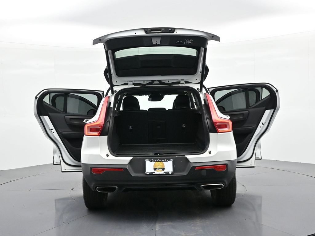 Volvo XC40 Vehicle Full-screen Gallery Image 28