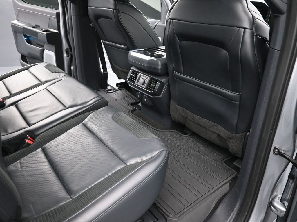 Ford F-150 Vehicle Full-screen Gallery Image 11