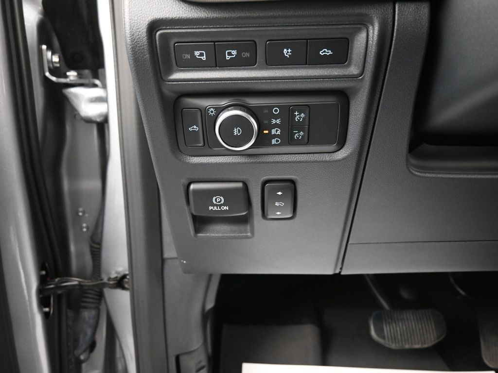 Ford F-150 Vehicle Full-screen Gallery Image 13