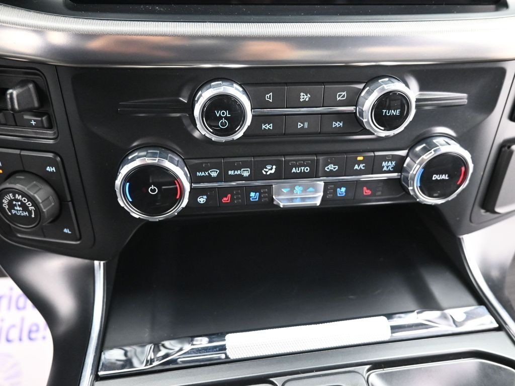 Ford F-150 Vehicle Full-screen Gallery Image 15