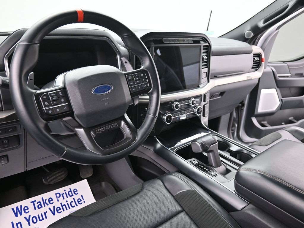 Ford F-150 Vehicle Full-screen Gallery Image 17