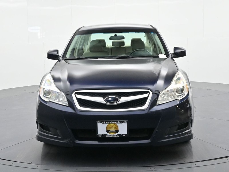Subaru Legacy Vehicle Full-screen Gallery Image 3