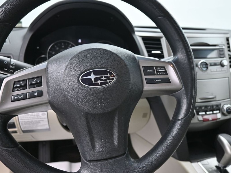 Subaru Legacy Vehicle Full-screen Gallery Image 11