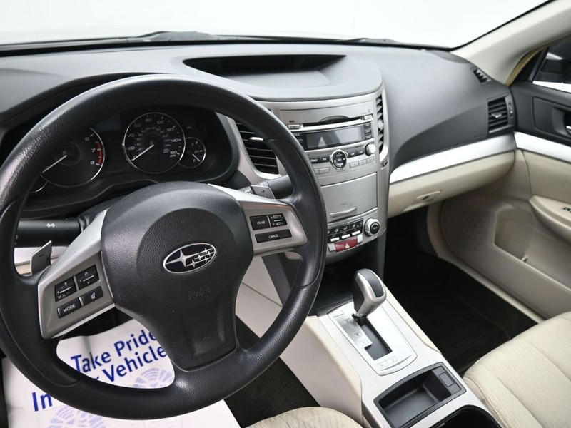 Subaru Legacy Vehicle Full-screen Gallery Image 13