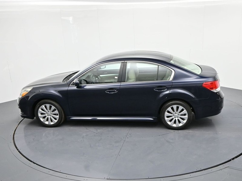 Subaru Legacy Vehicle Full-screen Gallery Image 18