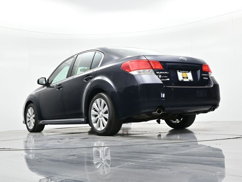 Subaru Legacy Vehicle Full-screen Gallery Image 19