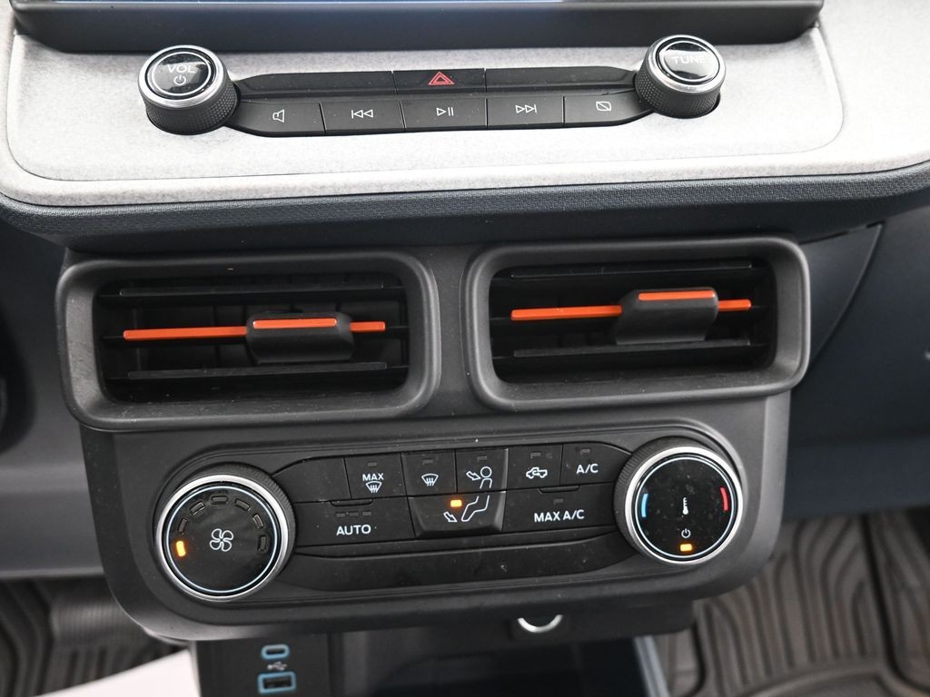 Ford Maverick Vehicle Full-screen Gallery Image 11