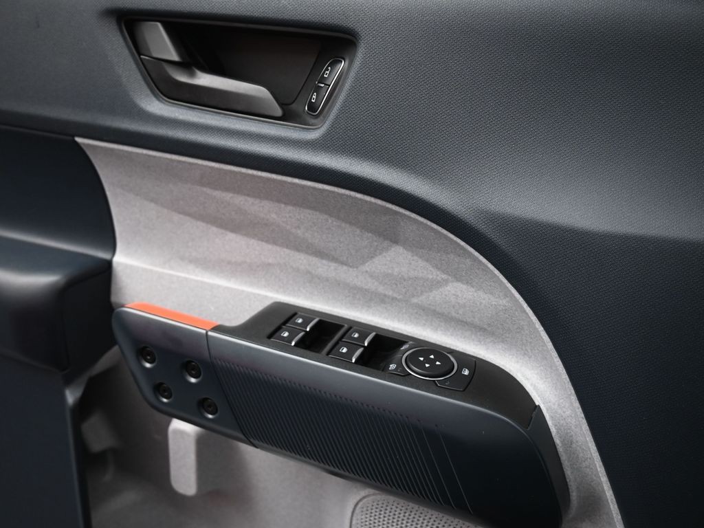 Ford Maverick Vehicle Full-screen Gallery Image 16