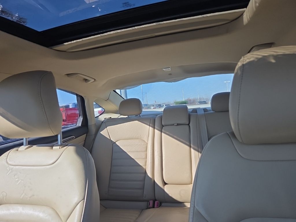 Ford Fusion Vehicle Full-screen Gallery Image 13