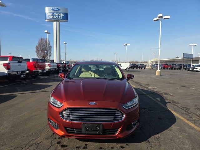 Ford Fusion Vehicle Full-screen Gallery Image 8