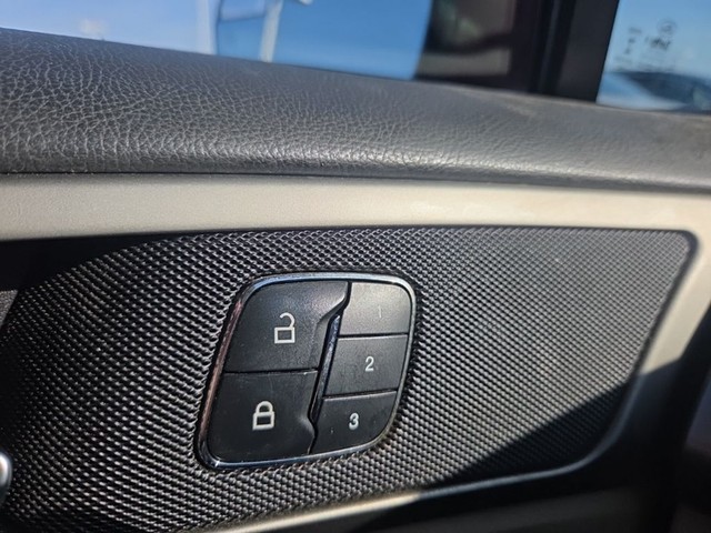 Ford Fusion Vehicle Full-screen Gallery Image 10