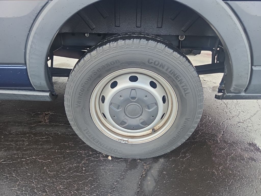 Ford Transit Wagon Vehicle Full-screen Gallery Image 04