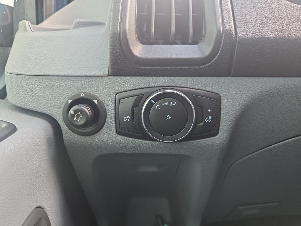 Ford Transit Wagon Vehicle Full-screen Gallery Image 11