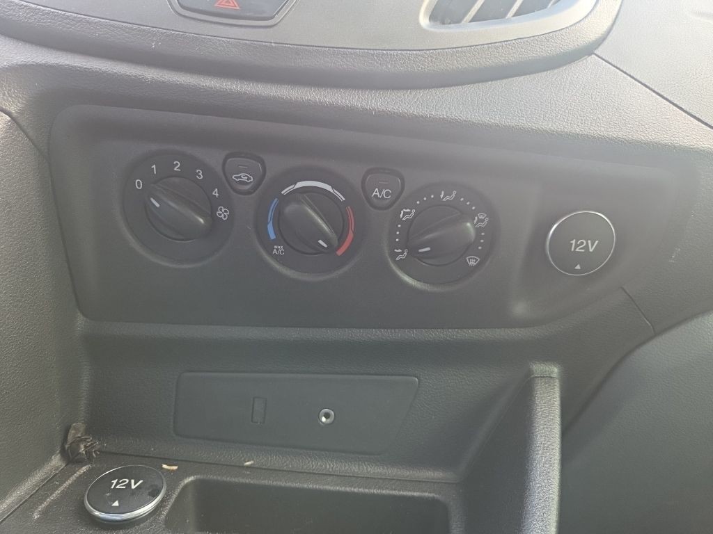 Ford Transit Wagon Vehicle Full-screen Gallery Image 14