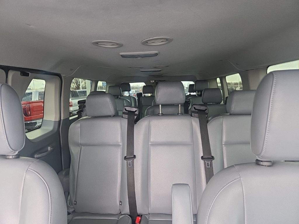 Ford Transit Wagon Vehicle Full-screen Gallery Image 15