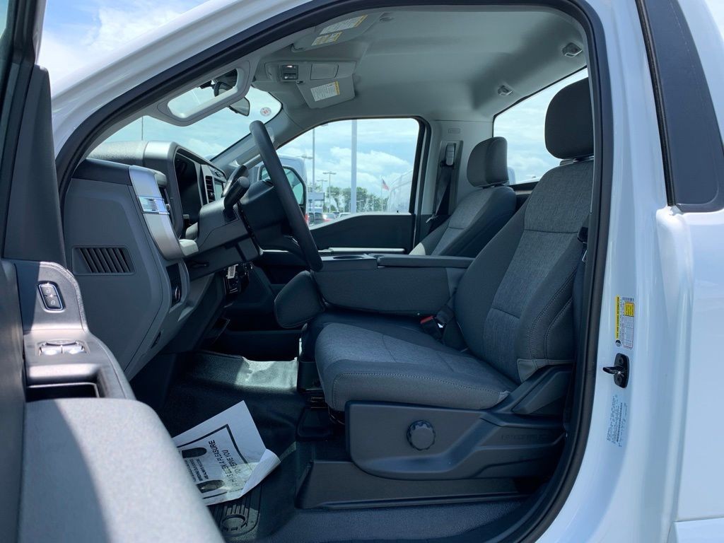 Ford F-250SD Vehicle Full-screen Gallery Image 4
