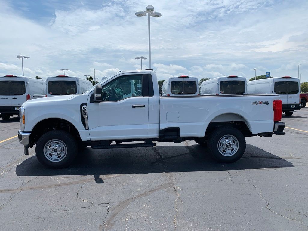 Ford F-250SD Vehicle Full-screen Gallery Image 5