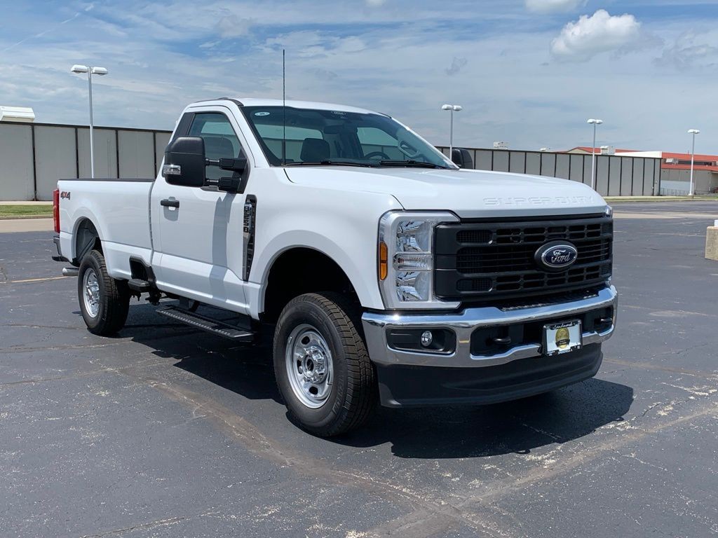 Ford F-250SD Vehicle Full-screen Gallery Image 9