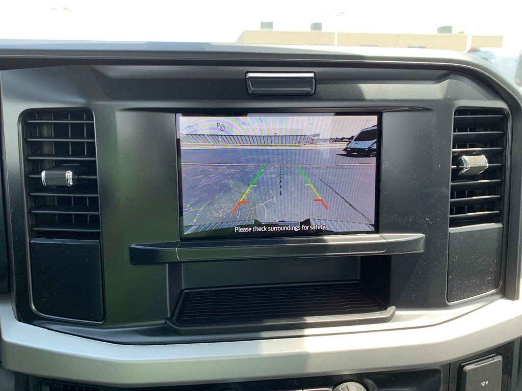 Ford F-250SD Vehicle Full-screen Gallery Image 16