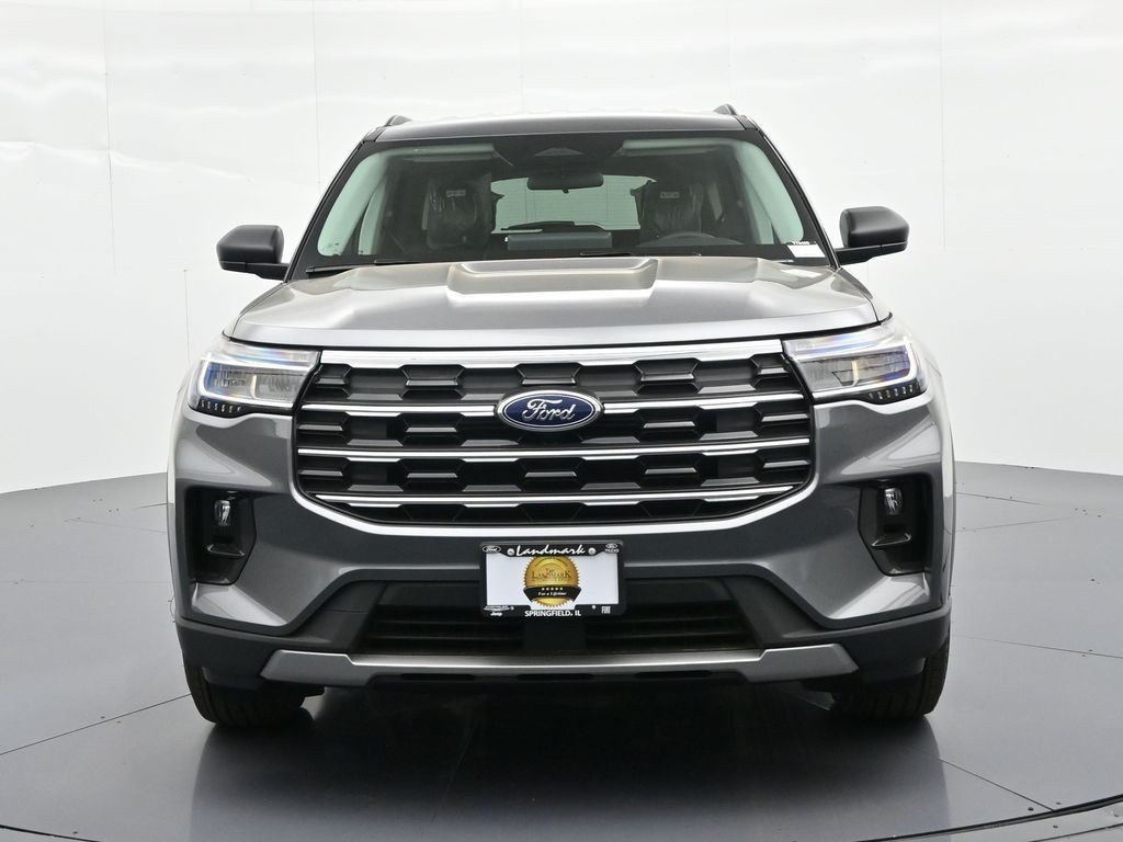 Ford Explorer Vehicle Full-screen Gallery Image 3
