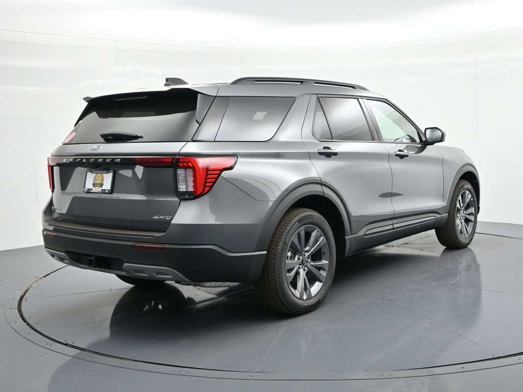 Ford Explorer Vehicle Full-screen Gallery Image 6