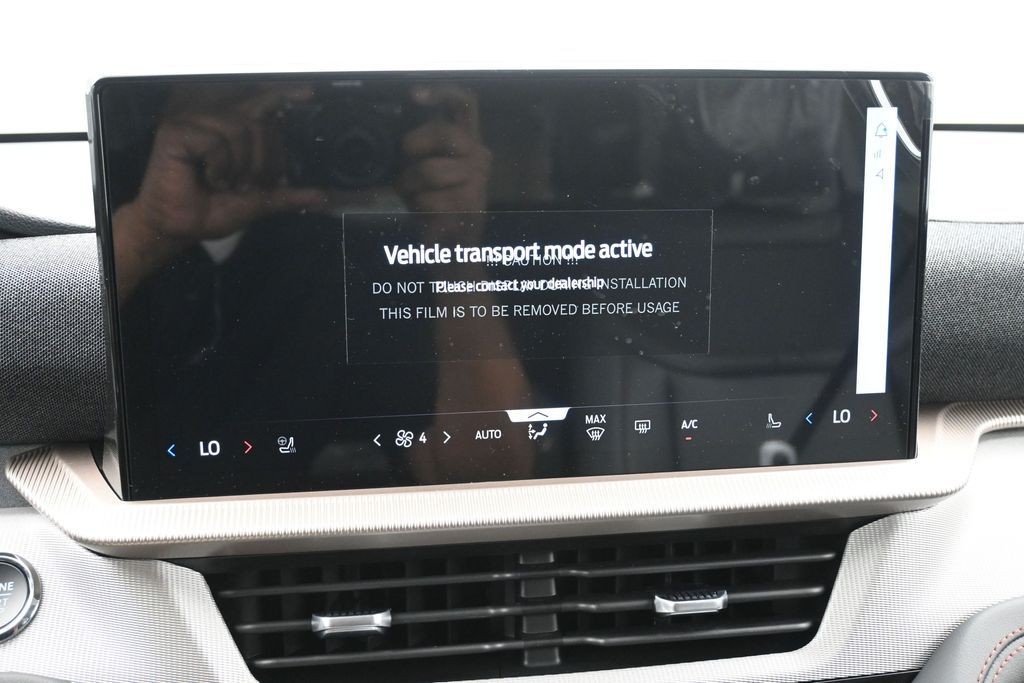 Ford Explorer Vehicle Full-screen Gallery Image 11