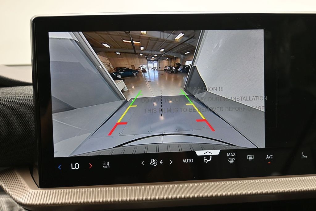 Ford Explorer Vehicle Full-screen Gallery Image 12