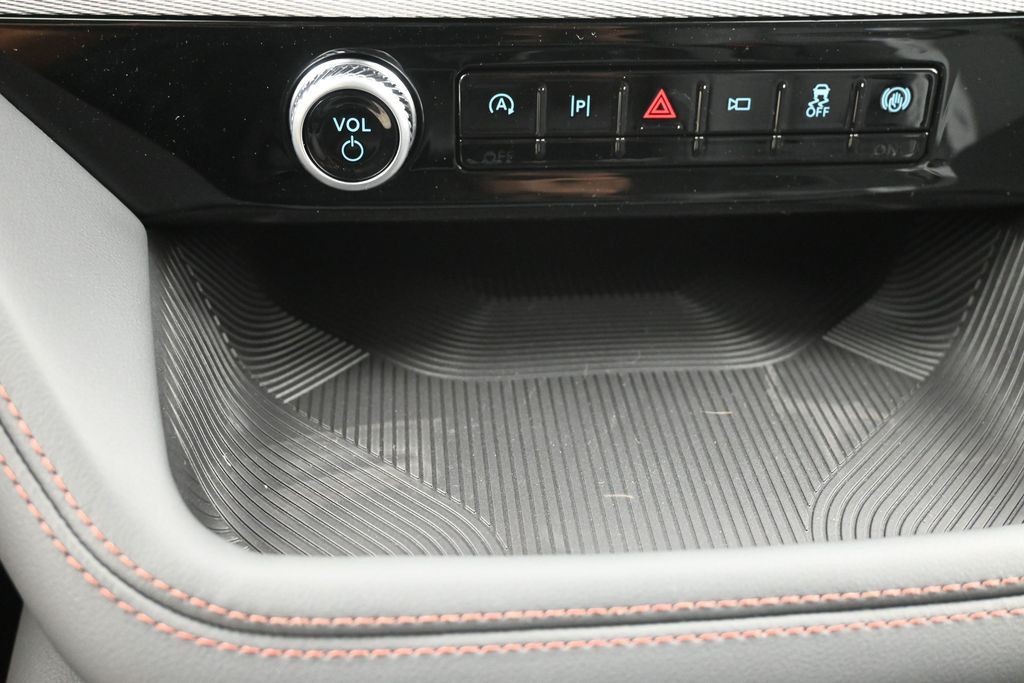 Ford Explorer Vehicle Full-screen Gallery Image 13