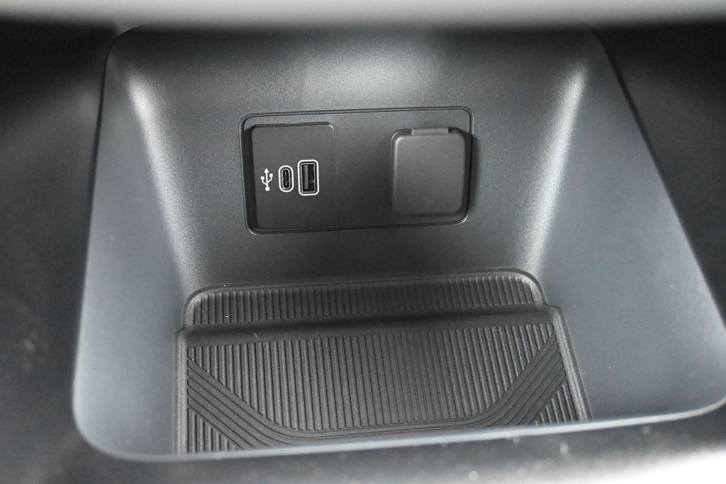 Ford Explorer Vehicle Full-screen Gallery Image 14