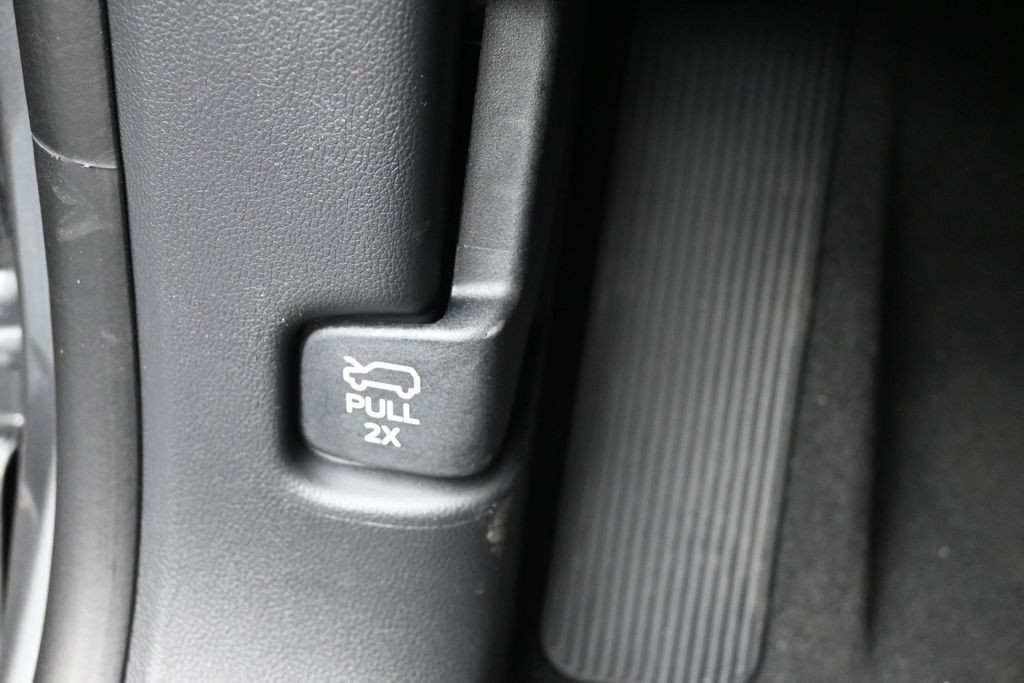 Ford Explorer Vehicle Full-screen Gallery Image 20