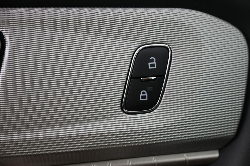 Ford Explorer Vehicle Full-screen Gallery Image 21