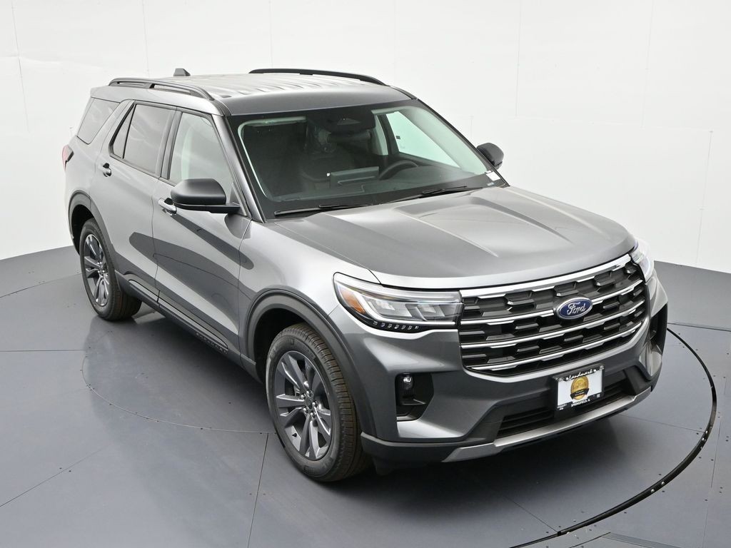 Ford Explorer Vehicle Full-screen Gallery Image 24