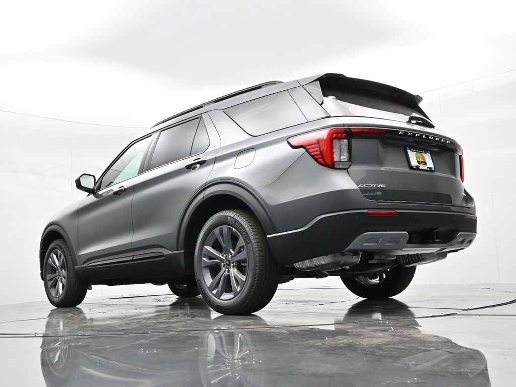 Ford Explorer Vehicle Full-screen Gallery Image 28