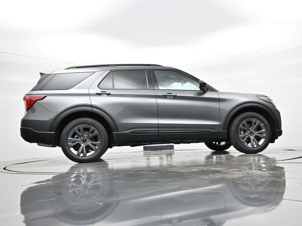Ford Explorer Vehicle Full-screen Gallery Image 31