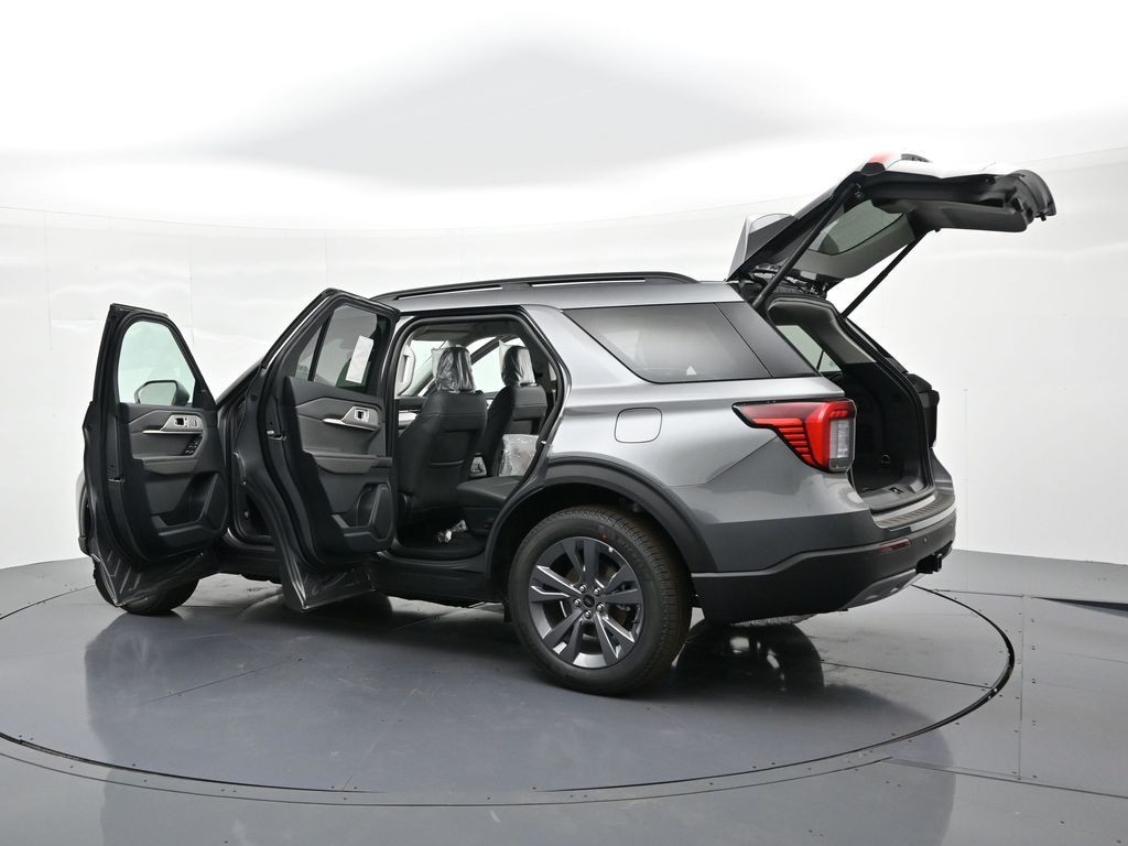 Ford Explorer Vehicle Full-screen Gallery Image 33