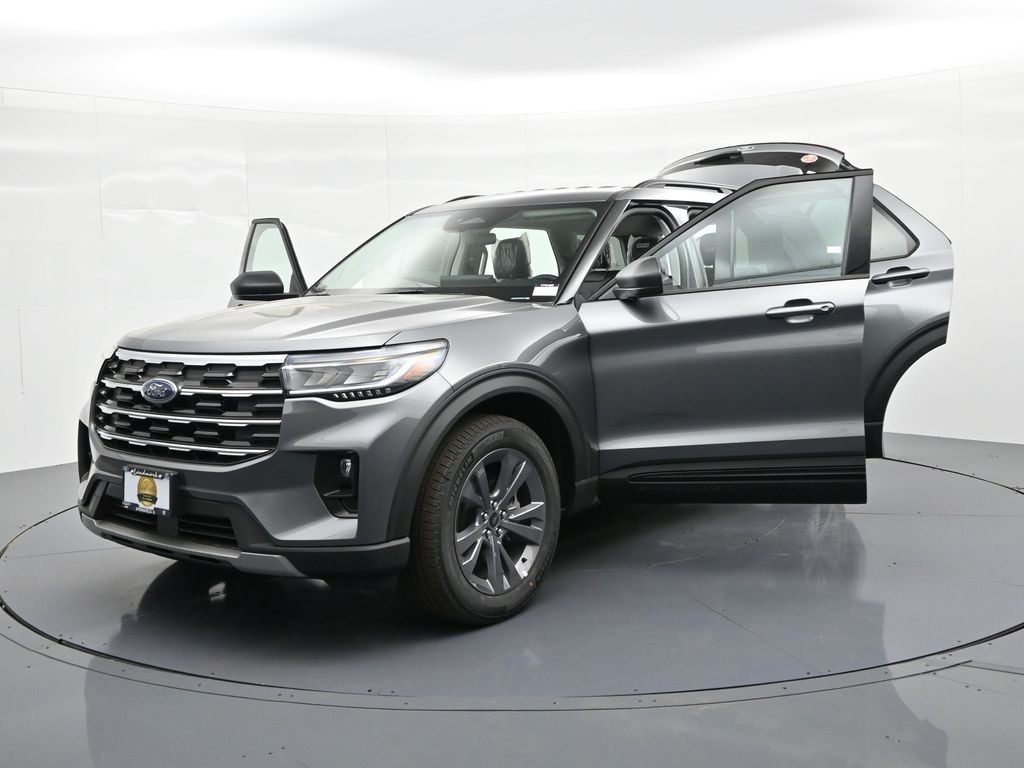 Ford Explorer Vehicle Full-screen Gallery Image 34
