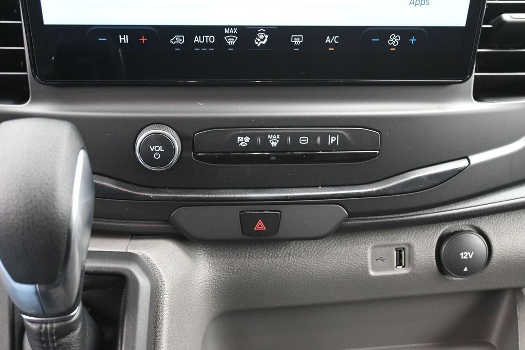 Ford Transit-250 Vehicle Full-screen Gallery Image 12