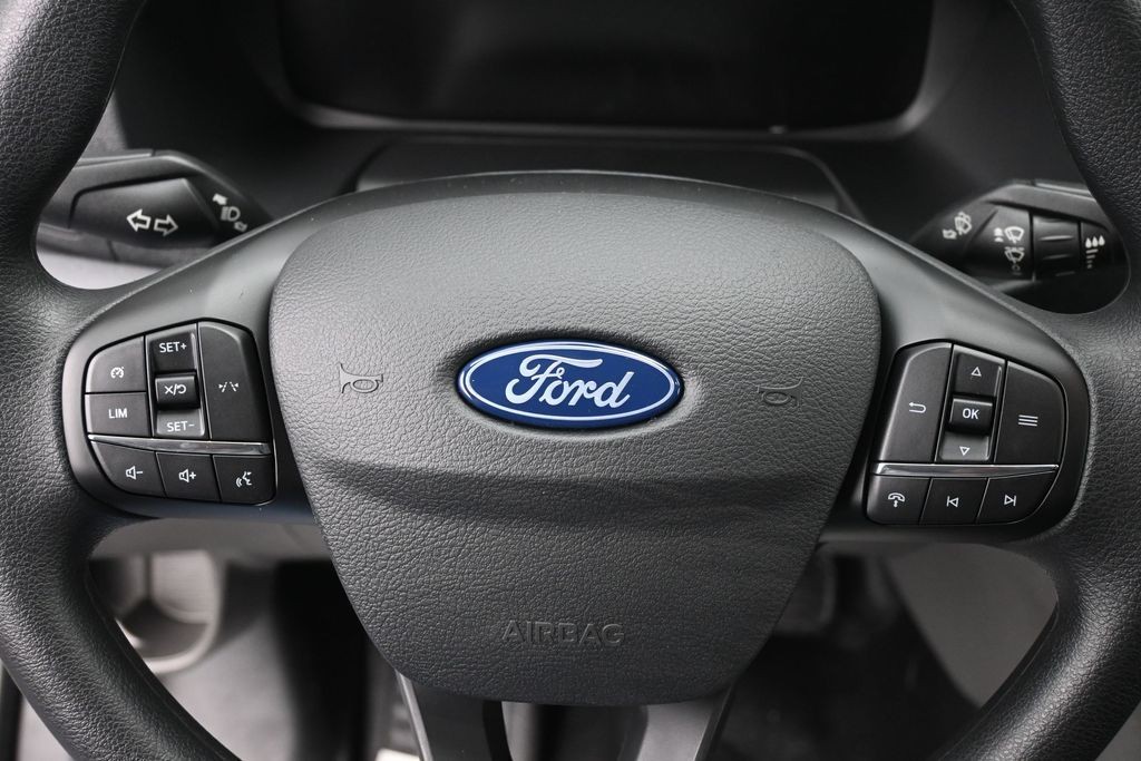 Ford Transit-250 Vehicle Full-screen Gallery Image 14
