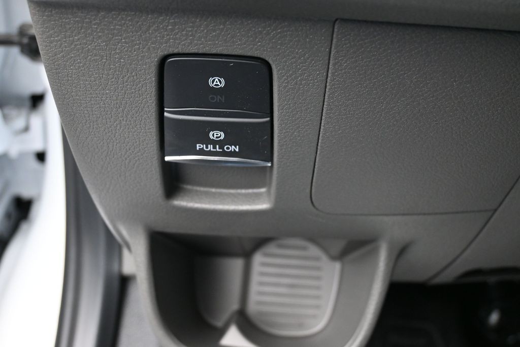 Ford Transit-250 Vehicle Full-screen Gallery Image 16