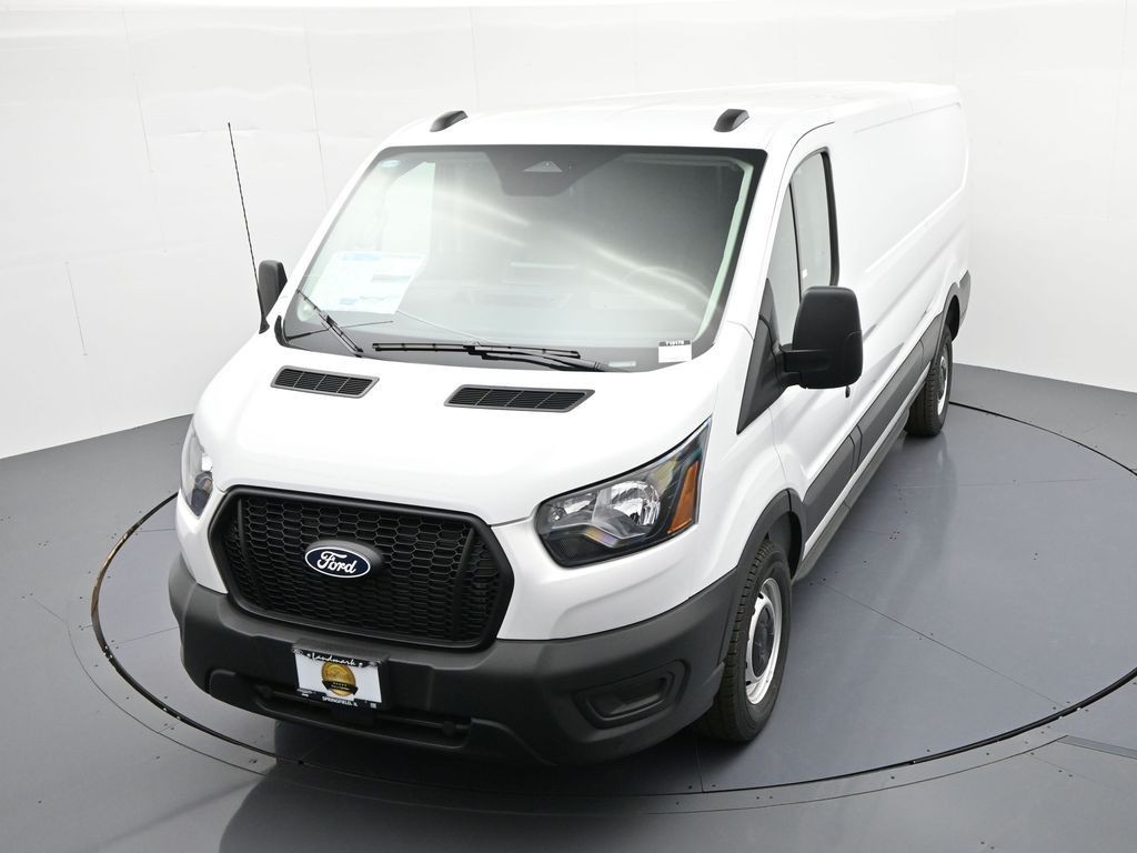 Ford Transit-250 Vehicle Full-screen Gallery Image 20